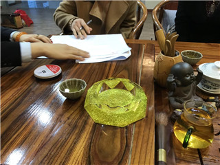 开工大吉，上班第一天姐姐就来签订加盟合同！