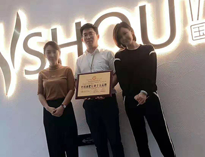 恭喜两位美女加入烟台莱山减肥加盟优瘦身